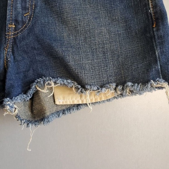 Levi's 569 Jean Shorts Womens Sz 26 Loose Straight Cutoff Fringe Medium Wash - Picture 4 of 8